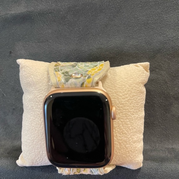 Spark’l Apple 42/44 Luxe Pastello Bow Band, 9mm clear crystals, rose gold. - Picture 2 of 4